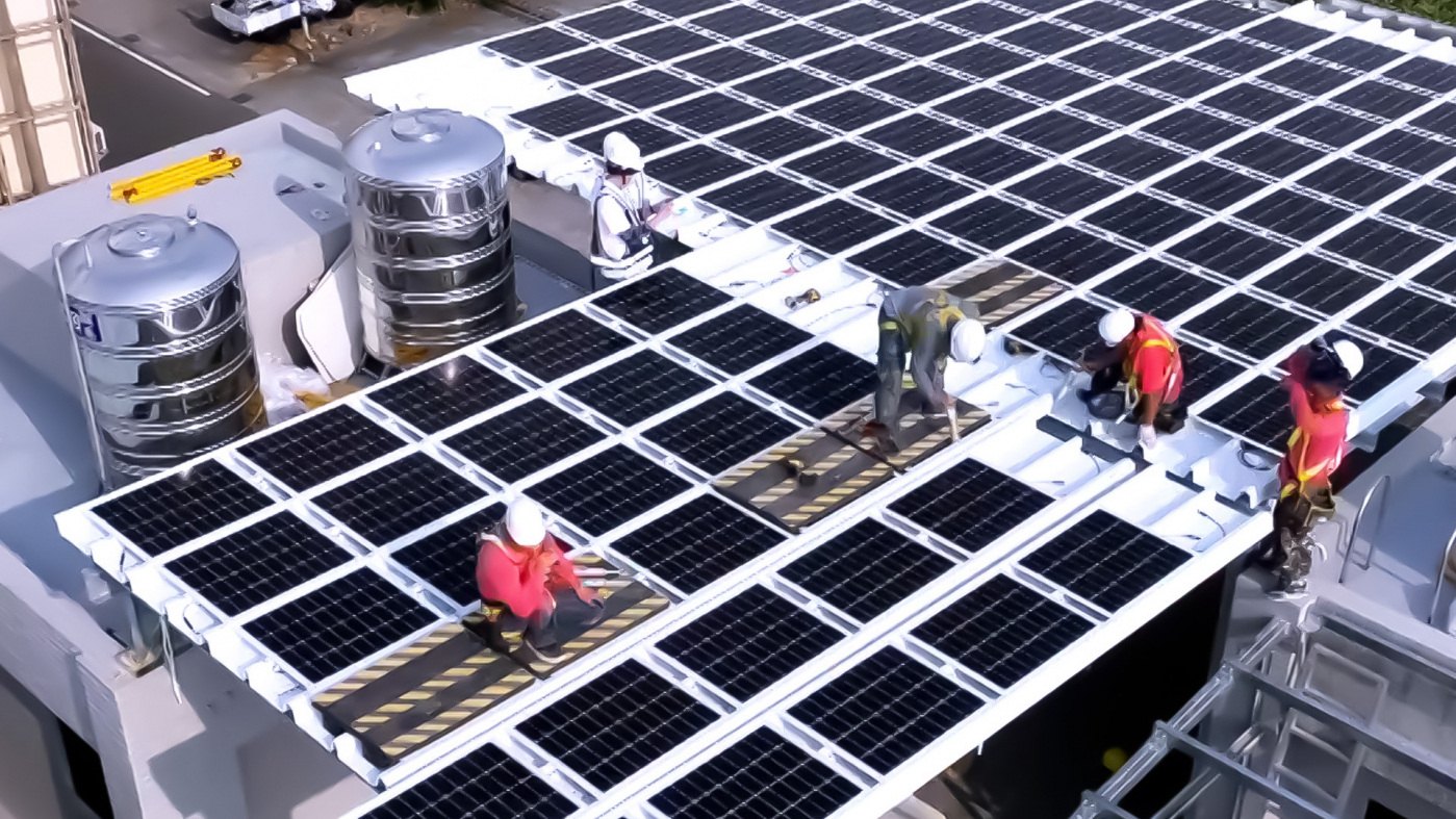 友達打造光電建築一體化整合建材，開發SunSteel光電整合型浪板，實現快速安裝、避免二次施工，讓屋頂光電躍升未來建物新標配。